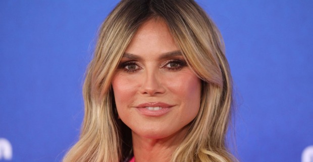 Heidi Klum lächelt