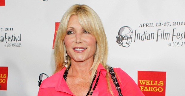Pamela Bach-Hasselhoff lächelt