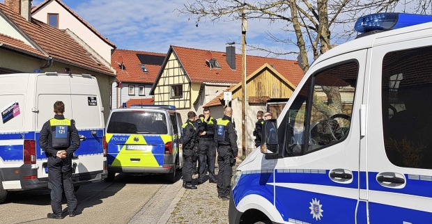 Polizeieinsatz am Tatort in Weimarer Land in Thüringen.