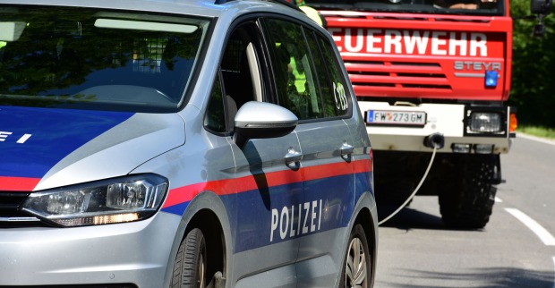 Symbolbild – Einsatzfahrzeuge der Polizei und Feuerwehr