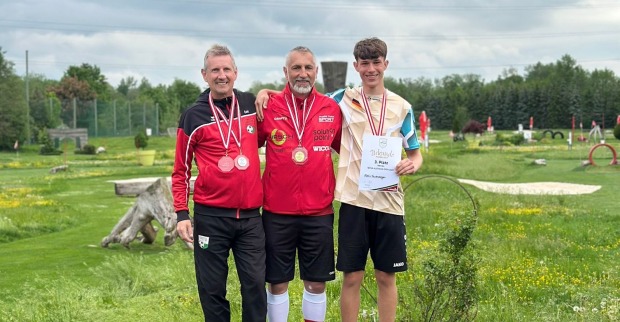 Die besten der Besten: Edi Glieder (Mitte) holt den Sieg bei den Herren vor Stefan Mayrhofer (links) und Robin Taubenberger (rechts).