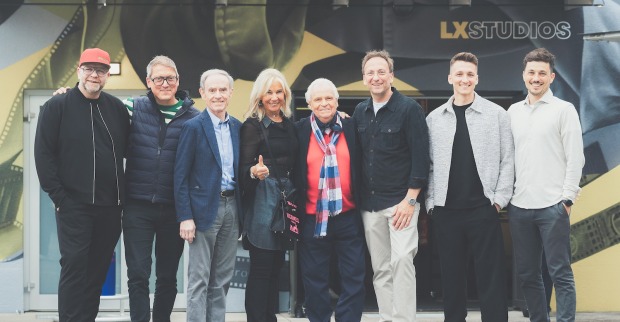 Gruppenfoto von der Eröffnung der LX Studios in Elixhausen.