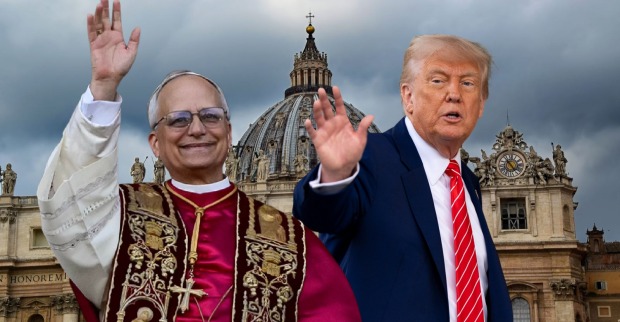 Foto-Kollage: Papst Leo XIV. in päpstlicher Kleidung und Donald Trump im Anzug stehen nebeneinander vor dem Petersdom in Rom und winken, der Himmel ist bewölkt.