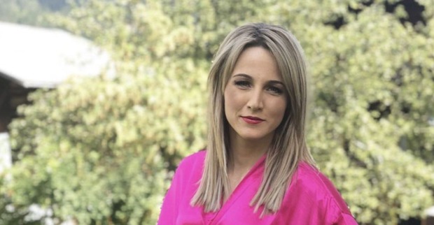 Melissa Naschenweng in pinkem Oberteil
