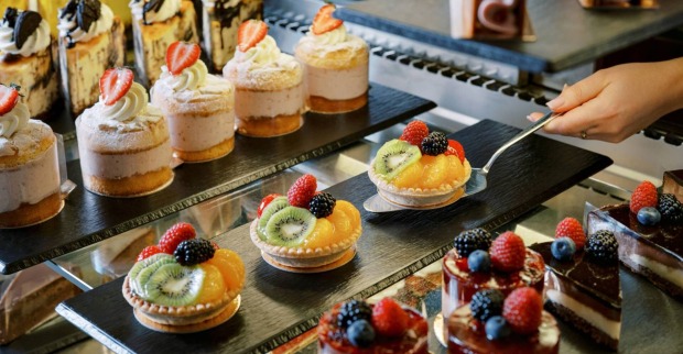 Büffet mit kleinen Törtchen | Credit: Vienna Marriott Hotel
