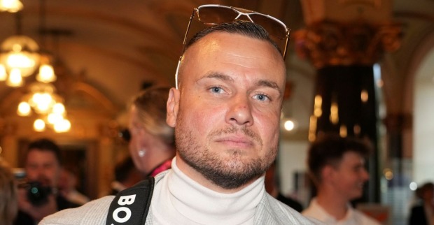Eric Sindermann mit Sonnenbrille am Kopf