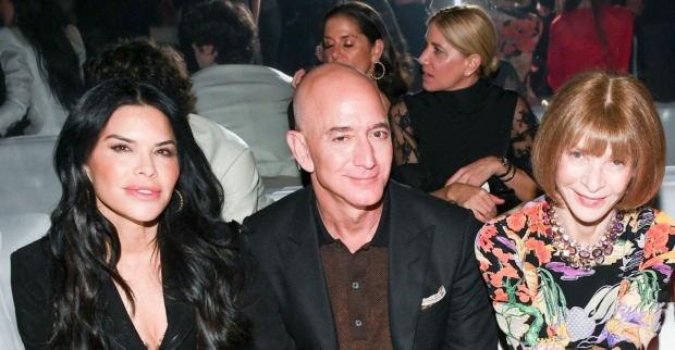 Lauren Sánchez, Jeff Bezos, Anna Wintour auf einem Foto