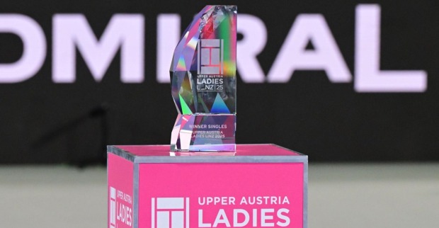 Siegerthrophäe des WTA-Upper Austria Ladies Linz Turnier am Sonntag, 2. Februar 2025, im Linzer Design Center in Linz