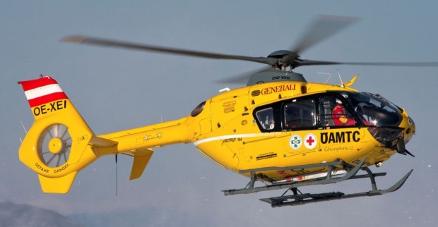 Das verletzte Kind wurde nach Erstversorgung per Rettungshubschrauber ins Landeskrankenhaus Innsbruck geflogen.