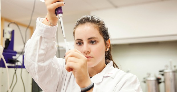 Schülerin im Labor | Credit: HLUW Yspertal