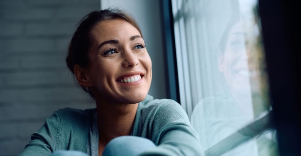 Frau lächelt | Credit: iStock.com/Drazen Zigic