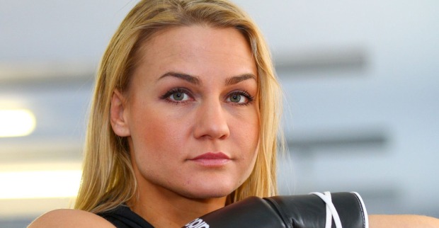 Boxerin Nicole Wesner mit ernstem Gesichtsausdruck