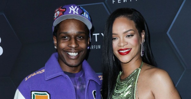 ASAP Rocky und Rihanna lächeln zusammen