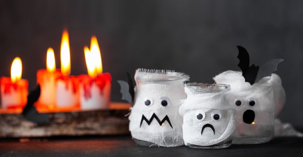 Windlichter-Mumien aus Mullbinden | Credit: iStock.com/Zaikina