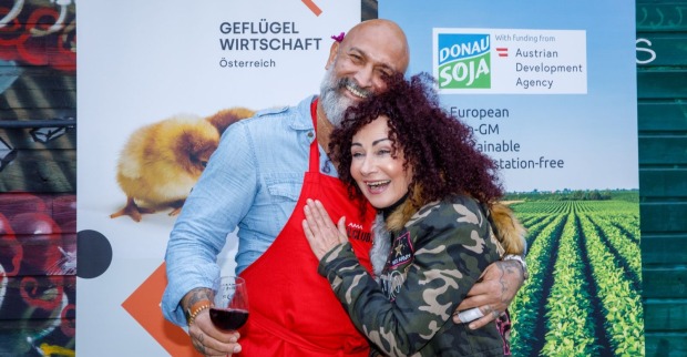 "Mausi" Lugner und Begleitung