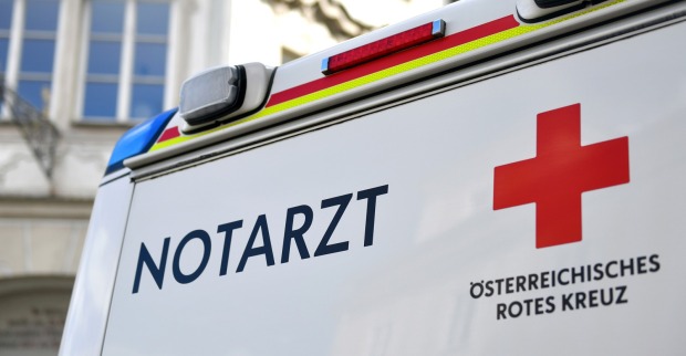 Lkw und Reisebus kollidierten auf der A5 bei Drasenhofen.