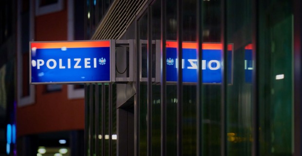 Das Fahrzeug erlitt Totalschaden, die Unfallursache wird von der Polizeiinspektion Bodensdorf ermittelt.