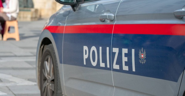 Die noch unbekannten Täter gelangten gewaltsam in das betroffene Einfamilienhaus und durchsuchten alle Räume.