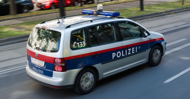 In Wolfsberg stürzte ein 56-jähriger Mann am Dienstagabend mit seinem E-Bike auf einer Gemeindestraße.