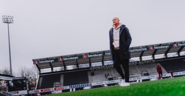 Trainer Letsch kritisiert den nicht gegebenen Elfmeter als „Skandal“.