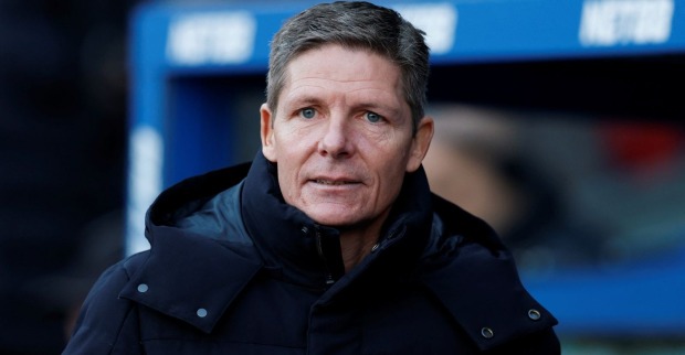 Oliver Glasner auf der Trainerbank von Crystal Palace während eines Premier-League-Spiels