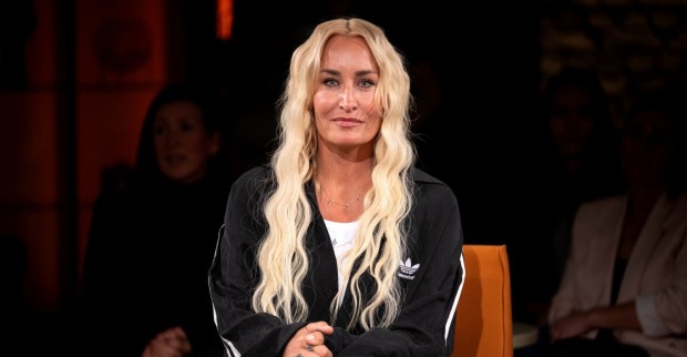 Sarah Connor lächelt
