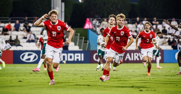 Johannes Moser und Co. beim Auftaktspiel nach einem Treffer.