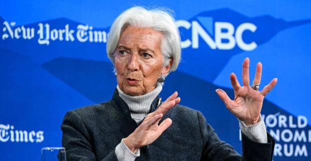 Christine Lagarde spricht beim Weltwirtschaftsforum in Davos, kurz bevor sie wegen einer umstrittenen Rede des US-Handelsministers den Saal verließ.