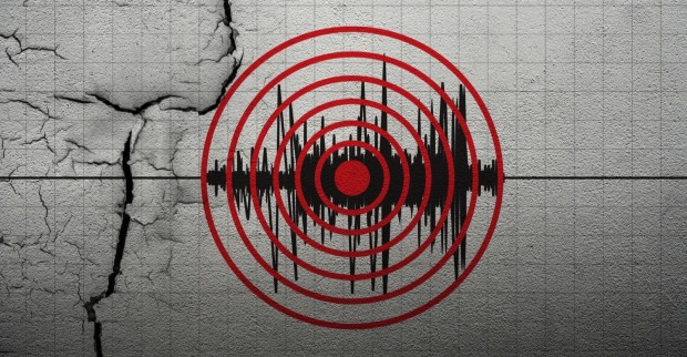 Grafische Darstellung seismischer Wellen mit roten Kreisen und Rissmuster – Symbolbild für ein Erdbeben in Italien.