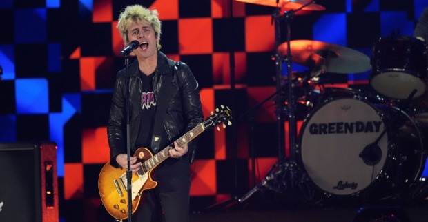 Green Day-Frontmann Billie Joe Armstrong während einer Benefizshow am 30.Jänner 2025