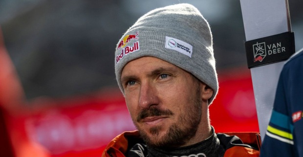Marcel Hirscher mit Skiern seines Herstellers Van-Deer-Ski in Sölden