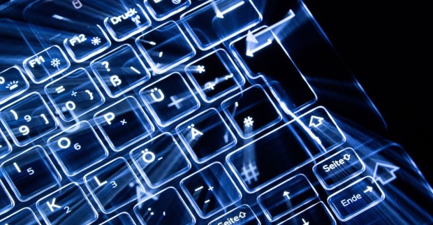 Eine aufleuchtende Tastatur.