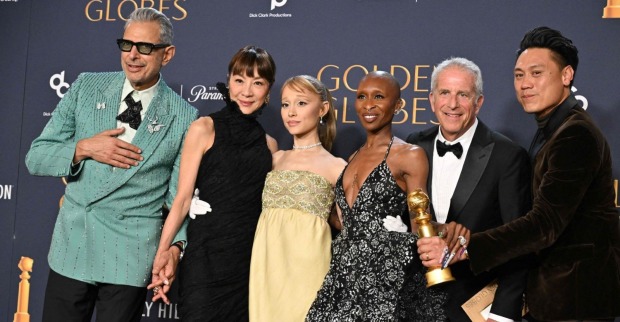 Jeff Goldblum, Malaysian actress Michelle Yeoh, US singer-songwriter Ariana Grande, British actress und Cynthia Erivo, producer Marc E. Platt und Jon M. Chu/ Jeff Goldblum ist bei der Olympia in Milano Cortina dabei
