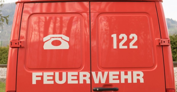 Brand Gurten: Rückansicht eines Feuerwehrwagens.