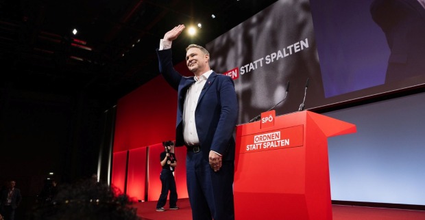 Andreas Babler beim SPÖ-Parteitag 2026 in Wien – Wiederwahl zum SPÖ-Vorsitzenden mit 81,5 Prozent der Stimmen.