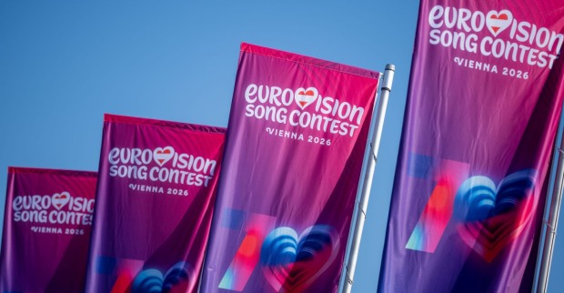 Eurovision Village Wien 2026 Fahnen mit Eurovision Song Contest Logo am Rathausplatz