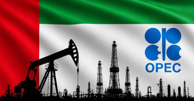 Opec-Logo vor Ölbohranlagen und Flagge der Vereinigten Arabischen Emirate – VAE treten aus Opec aus