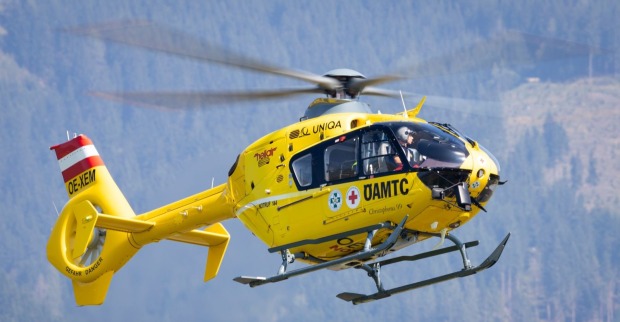 Notarzthubschrauber nach Kart-Unfall in Grieskirchen bringt verletztes Kind ins Krankenhaus Passau