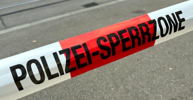 Polizei-Sperrzone nach Terroranschlag am Bahnhof Winterthur mit Absperrband