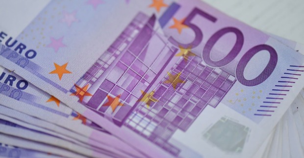 500-Euro-Banknoten als Symbol für steuerfreie Mitarbeiterprämie 2026 in Österreich