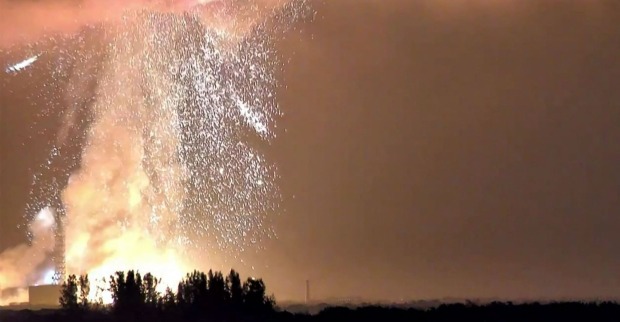 Blue Origin Rakete explodiert bei Test in Florida – riesiger Feuerball und Rauchwolke nach Zündung auf Startrampe sichtbar