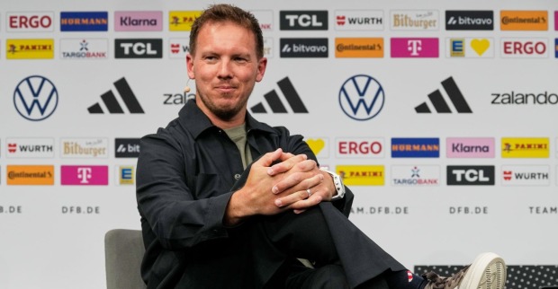 Bundestrainer Julian Nagelsmann lächelt bei der offiziellen Nominierung des deutschen WM-Kaders für das Turnier 2026