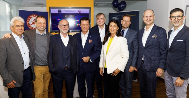 Gäste bei der World Brand Day Roof Top Reception 2026