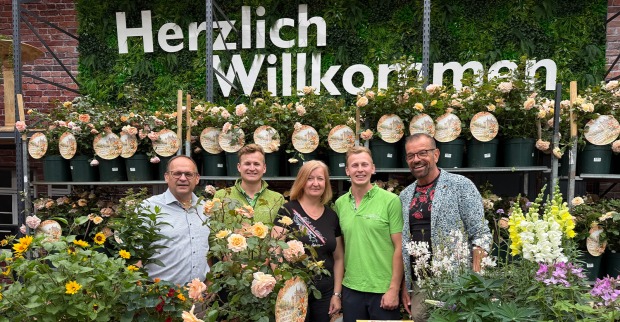 Thomas, Martin, Elke und Michael Dopetsberger) taufte gemeinsam mit Karl Ploberger | Credit: Gärtnerei Dopetsberger
