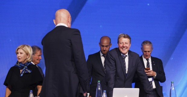 Johan Eliasch und Alexander Ospelt beim FIS-Kongress in Belgrad.