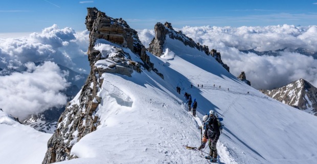 Bergsteiger auf dem Gipfel des Gran Paradiso.
