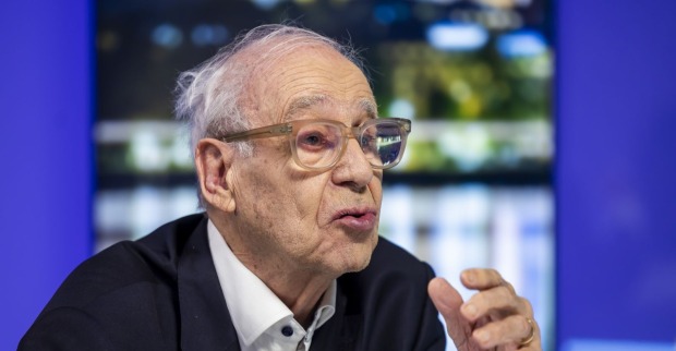 Jean Ziegler im Porträt bei einem Interview, Schweizer Soziologe und SP-Politiker