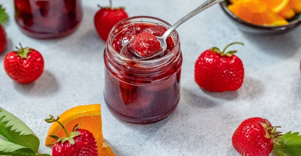 Ein Glas Erdbeermarmelade, die in Zukunft auch als solche verkauft werden darf