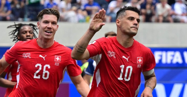 Granit Xhaka jubelt nach seinem Elfer-Tor für Schweiz gegen Bosnien.