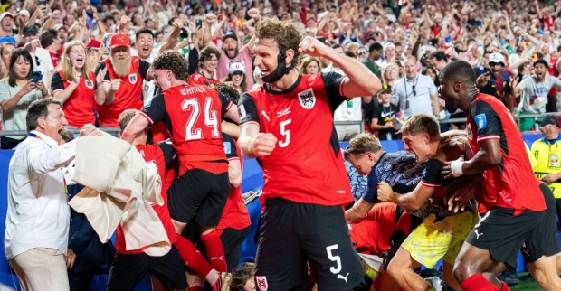 Teamspieler vom ÖFB Team am jubeln nach dem Ausgleich in der 96. Minute gegen Algerien.